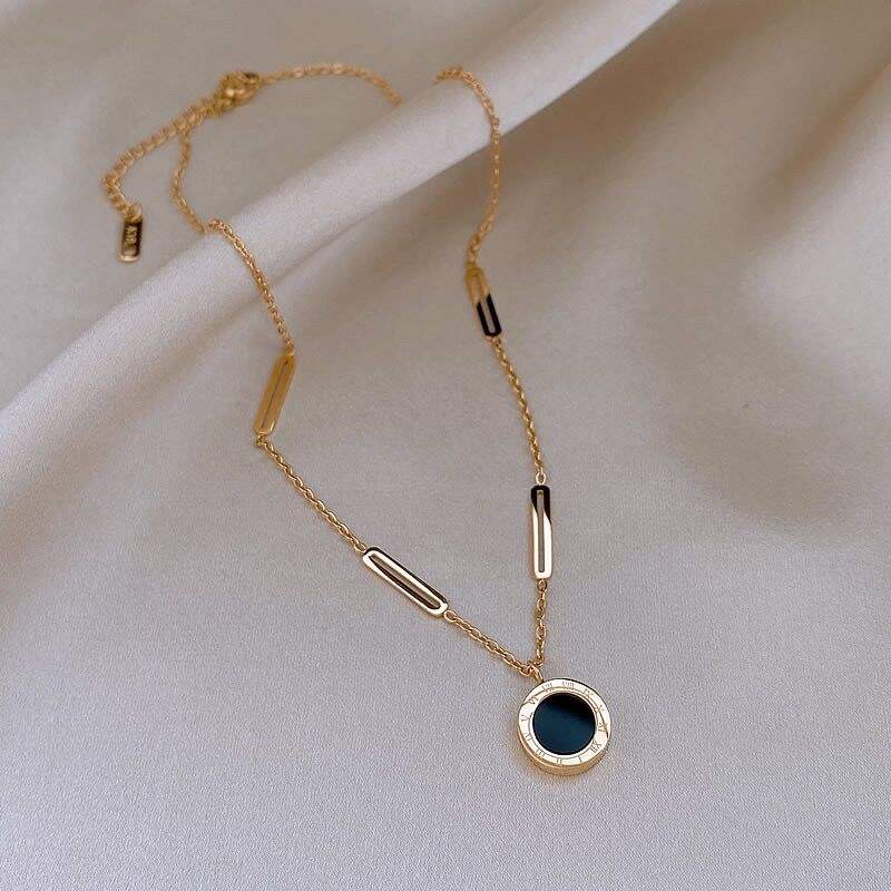 ✨ Collier Élégance Noire – L’acier qui fait sensation ✨