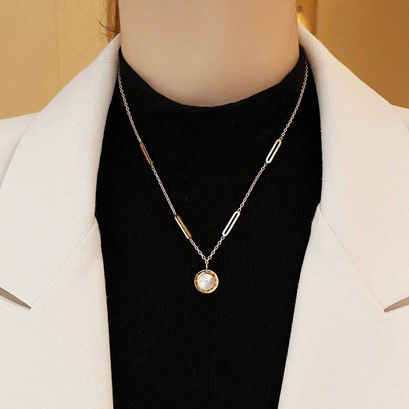 ✨ Collier Élégance Noire – L’acier qui fait sensation ✨