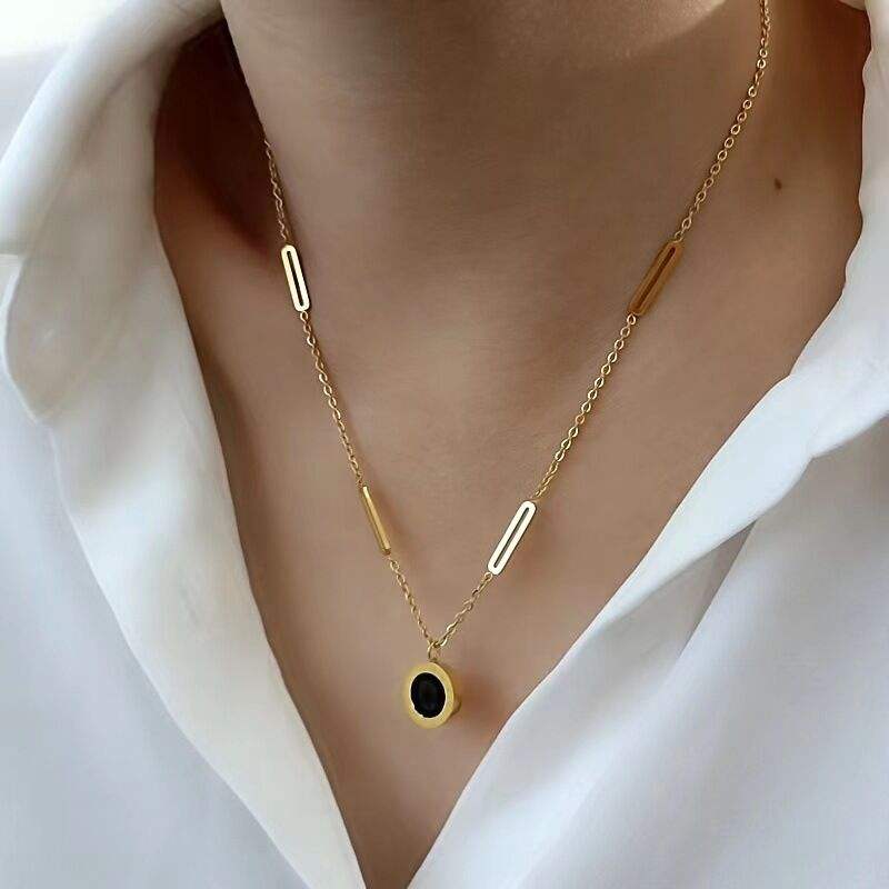 ✨ Collier Élégance Noire – L’acier qui fait sensation ✨