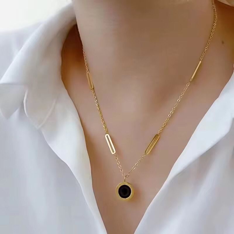 ✨ Collier Élégance Noire – L’acier qui fait sensation ✨