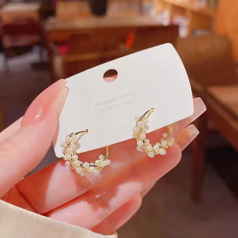💎 Sublimez votre style avec élégance avec ces boucles d'oreilles en argent S925 ! 💎