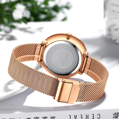 Élégance dorée, minimalisme affirmé