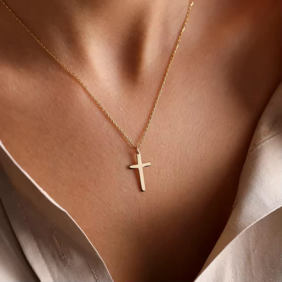 Un bijou, une croyance. Une croix, une force