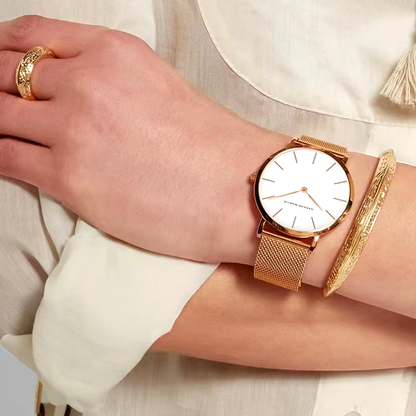 Élégance dorée, minimalisme affirmé