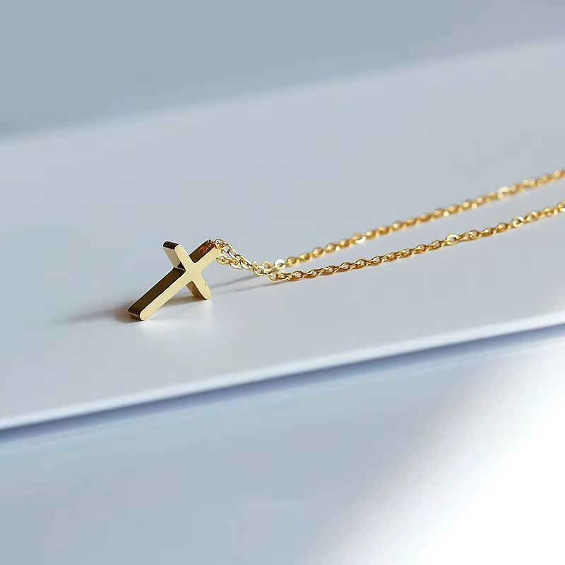 Un bijou, une croyance. Une croix, une force