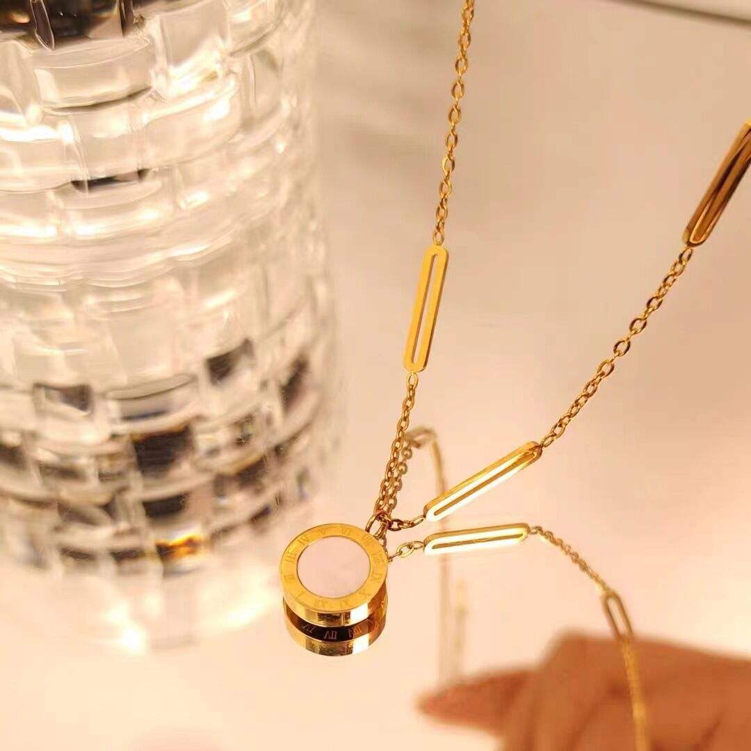 ✨ Collier Élégance Noire – L’acier qui fait sensation ✨
