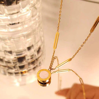 ✨ Collier Élégance Noire – L’acier qui fait sensation ✨