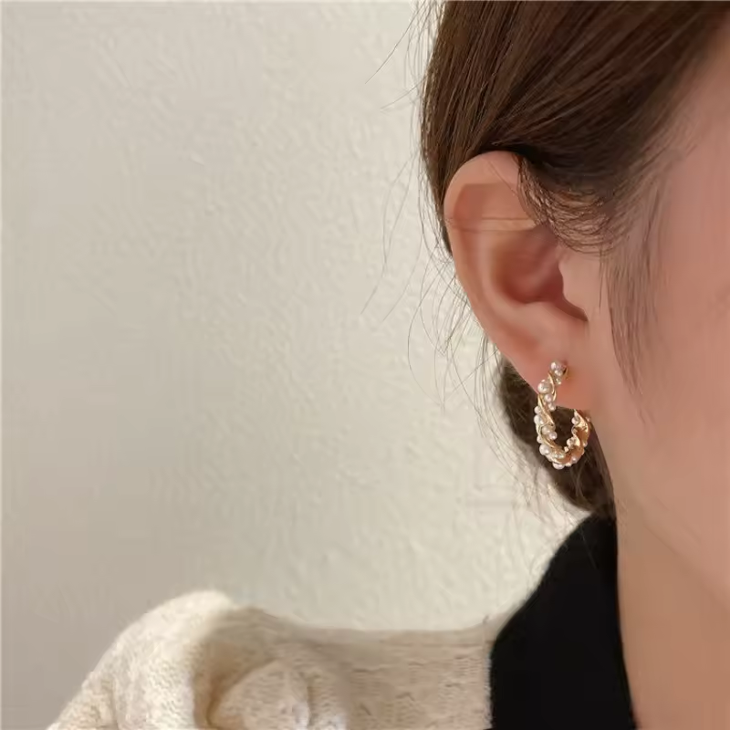 💎 Sublimez votre style avec élégance avec ces boucles d'oreilles en argent S925 ! 💎