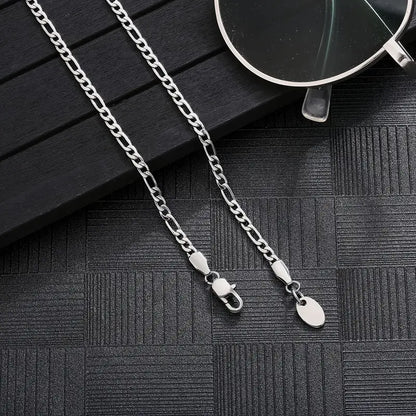 Sobre, affirmé, intemporel