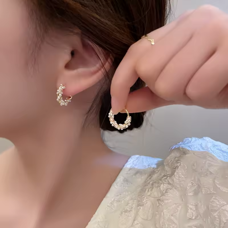 💎 Sublimez votre style avec élégance avec ces boucles d'oreilles en argent S925 ! 💎