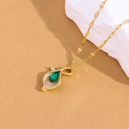 Nouveau collier pédant à fleur de lys Calla incrusté de zircon vert en acier inoxydable plaqué or 18 carats à la mode pour femmes fille