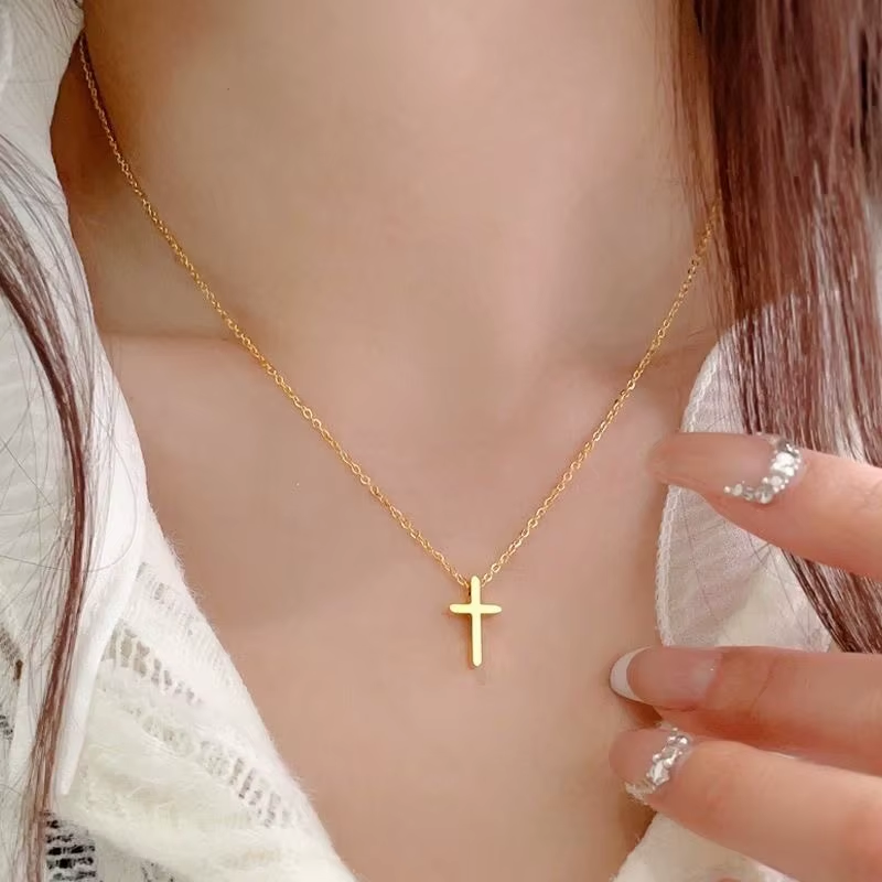 Un bijou, une croyance. Une croix, une force