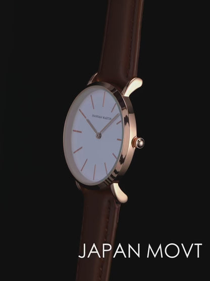 la montre Hannah Martin CB36 attire les regards avec une élégance discrète et affirmée.