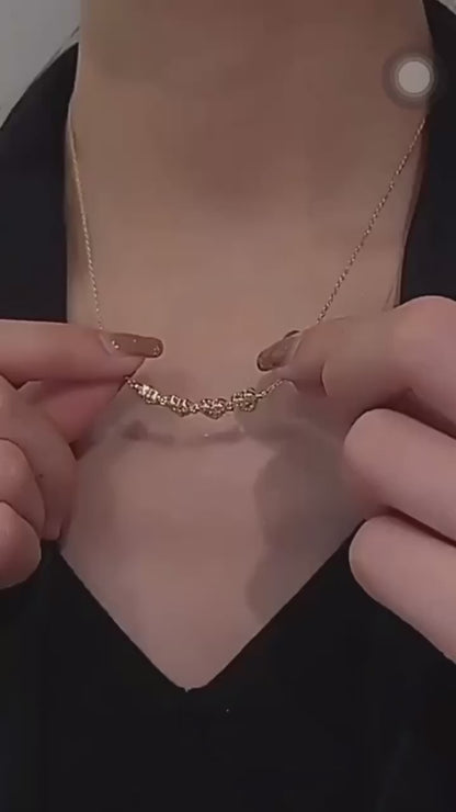 🍀 Collier “Chance Dorée” – L’élégance qui attire la fortune