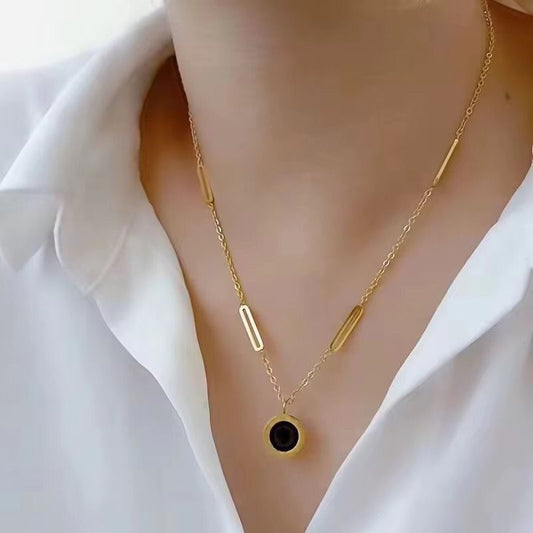 ✨ Collier Élégance Noire – L’acier qui fait sensation ✨